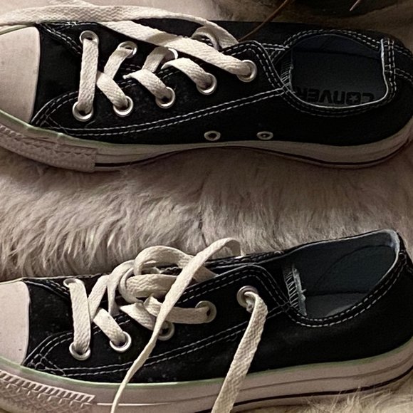 Virtually brand new converse - Picture 4 of 5